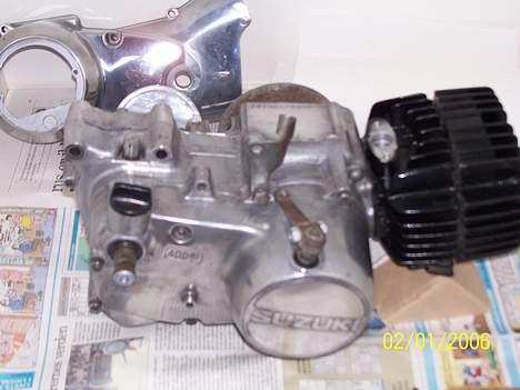 Suzuki Dm50 nye billeder - Her er hele motoren som ligger i mit skab...  billede 8