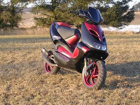 Aprilia Ditech LC DD - er lige blevet færdig med at male så der kommer flere billeder af det nye look hurtigs mulig. billede 1