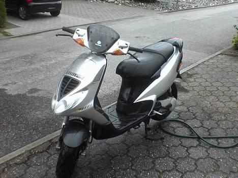 Piaggio Nrg MC3 *SOLGT* - Nyvasket, det kan den satme godt lide !! billede 4