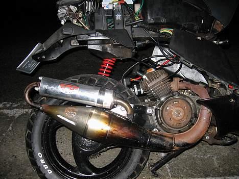 Peugeot speedake (solgt) - tjaa der sgu lidt rust, den har stået under et halvtag i 14 dage og så ser den sådan ud...  billede 5