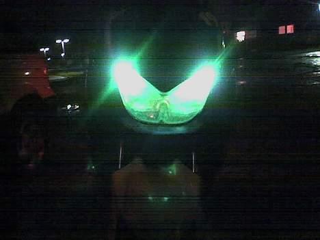 Yamaha Aerox R "Tech3"(Stjållet) - Ser monster fedt ud i mørke med de grønne lys. Lidt....alien-agtig. ;P billede 3