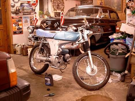 Yamaha FS-1 K1 "Samlesættet"  - Trukket ned i den varme Garage for at sætte greb og kabler på, og komme olie i motoren og sætte forskærm på... billede 13