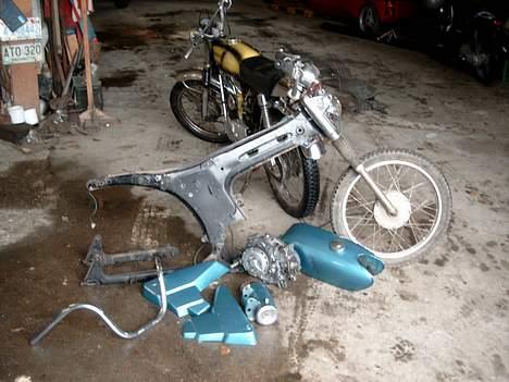 Yamaha FS-1 K1 "Samlesættet"  - Sådan var det jeg startede med (dog uden styret). Købte den gule bagved (projekt vild) og fik den her med i "Samlesæt" ;) (deraf navnet :D) billede 20