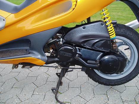 Gilera Runner - der står et lille diskret "liquid cooled" sådan skal det være! skruere rundt ved dækslet ER skiftet siden, så nu er de blanke! billede 8