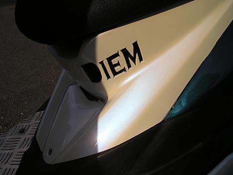 Yamaha Jog R  - Inderskjolde lakeret i hvid perlemor med udskæringer billede 6