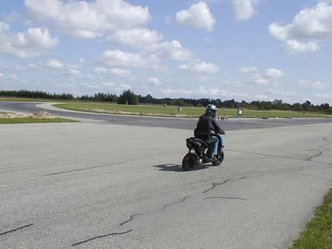 Aprilia Rally LC - En tur på banen på Skive køreteknisk anlæg billede 4