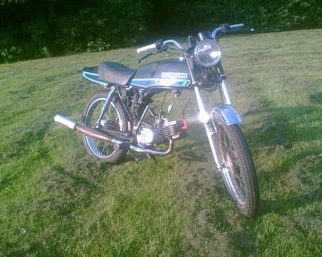 Suzuki DM 50 (BYTTET TIL HOT) - sådan så den du da jeg havet pusset den lidt op  :D billede 1