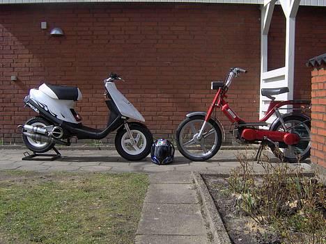 Vespa Bravo (solgt) - Sammen med min brors fede jog :D se den her:  http://www.scootergalleri.dk/html/gal_visbil.asp?ID=59696 billede 9