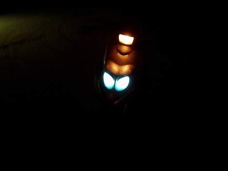 Yamaha Bws NG  - SOLGT -  - I mørke, blå forlygtepære og böseblick billede 13