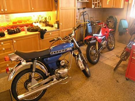 Yamaha 4 Gear - SOLGT - Står inde i den varme garage sammen med crossern billede 17
