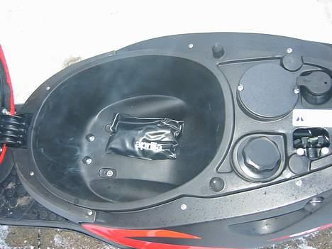 Aprilia Sonic S,E solgt - Sæderummet. plads til pils, billede 12