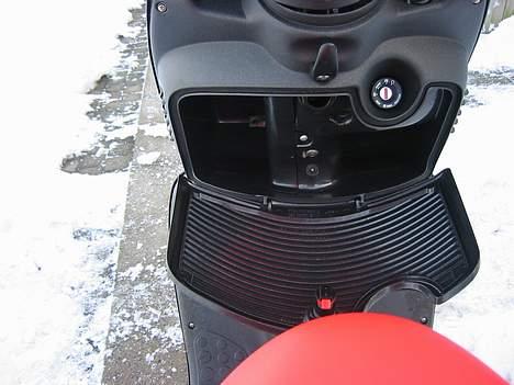 Aprilia Sonic S,E solgt - Handskerummet. Kun bygget til Smøger billede 13