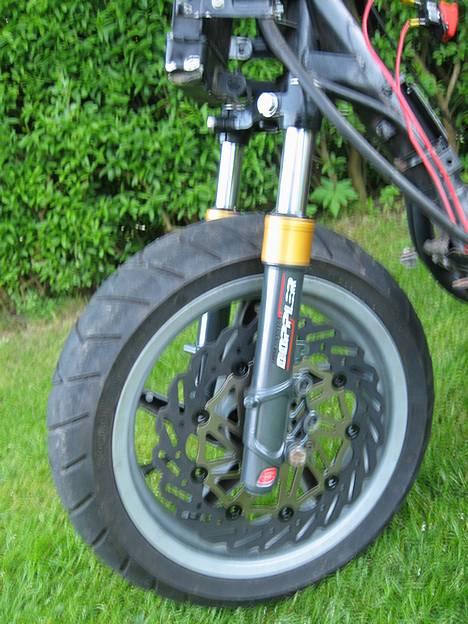 Aprilia SR50 LC - Manston Racing - Nyt Billede 06-06-06 - Lækker tilpasset forgaffel og bremse skive billede 7