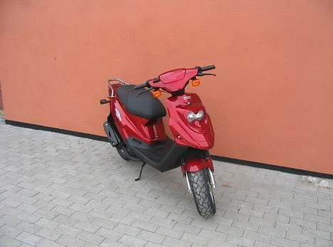 PGO comet [solgt.] - Min Helt nye hot 50 :D står ude hos forhandleren stadig ! for den først hjem til min fødseldag. billede 7