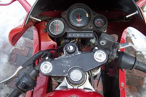 Aprilia RS50 - nogle der har det skjold der skal side til højre? billede 2