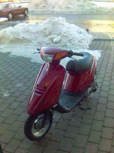 Yamaha jog solgt - mangler li side skjoldene men de er kommet på ny vario dækslet bliver malet snart når jeg gider billede 4