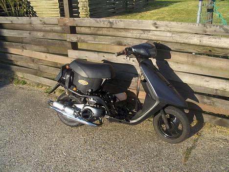 Yamaha Jog Fine SOLGT!! - Ja.. Her er hun så.. :) billede 1