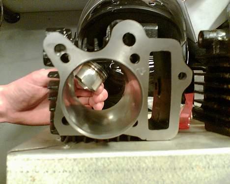 Kinroad prince - 85ccm cylinder og i bagrunden 48ccm stempel hehe billede 9