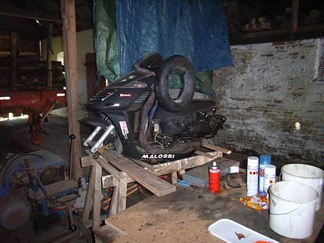 Aprilia sonic !!!!! DØD !!!!! - som den stod under reparation af motoren.. billede 7