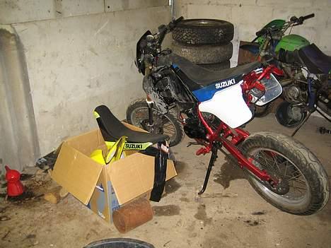 Suzuki smx solgt - o så holder hun i mit værkset med tøssen  billede 10
