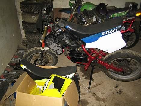 Suzuki smx solgt - o fra siden med lidt gule rmx skjolde som ikk er til slag billede 12