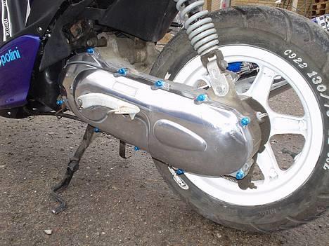 Yamaha Jog R 63sc00ters SOLGT - neej hvor fint :) - blokken bliver der også gjordt noget ved billede 3