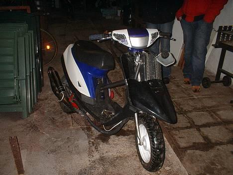 Yamaha Jog LC (byttet) - Sonny K tog lige hurtig en vinkelsliber og lavede disse (udskæringer) på under 5 min!! Frækt:D billede 13