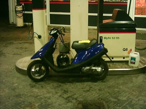 Yamaha jog SOLGT. - lige nede og få benzin på... billede 1