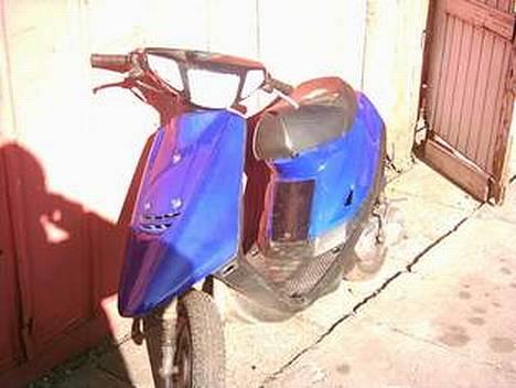 Yamaha jog SOLGT. - forfra billede 2