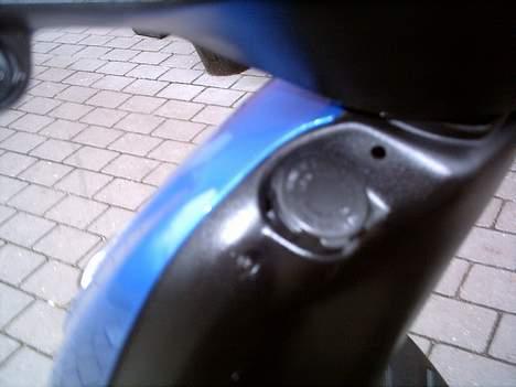 Piaggio typhoon TILSALG - har har vi en væske beholder.. ved ikke hvorfor den er der.. men det er gejl billede 9