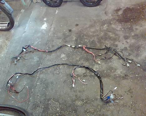 Yamaha jog as - før - Mit gamle ( ristede ) ledningsnet øverst.. og mit nye ledningsnet :D :D :D billede 10