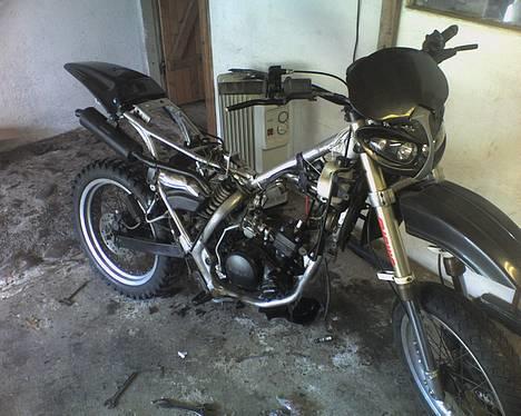 Suzuki            SMX - SOLGT - R igang med at samle svinet ;D billede 4