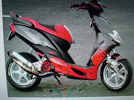 Yamaha Jog R 63sc00ters SOLGT - alt for fed jog r... og nej gaflen er ikk skæv, billedet "snyder" hehe billede 12