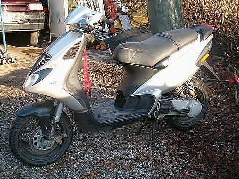 Piaggio NRG mc3  ( SOLGT ) - gammelt bilelde fra før billede 4