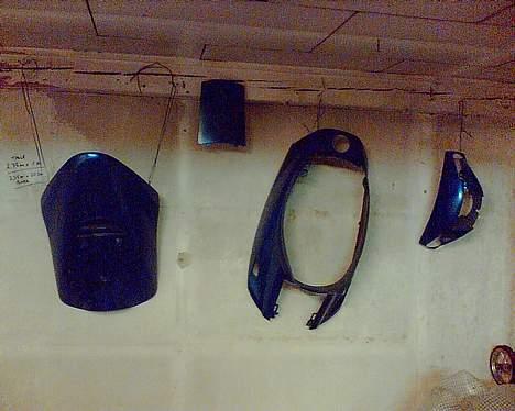 Yamaha jog as - før - Mine nymalede skjolde . Metalic blå med glimmer i.. Ser mega nice ud irl billede 13