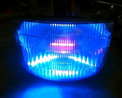 Yamaha jog as - før - Forlygten med 1 blå og 1 rød diode i ;D billede 17