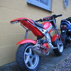 Suzuki Street (Solgt)