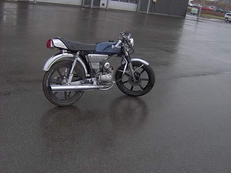 Yamaha 4 Gear- DX Solgt. - Bagved har vi så min fars værksted! :P billede 1