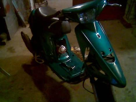 Yamaha jog as  samlet motor :P - min comet forgaffel:P  tilpasset med ratlå og det hele :P  billede 5