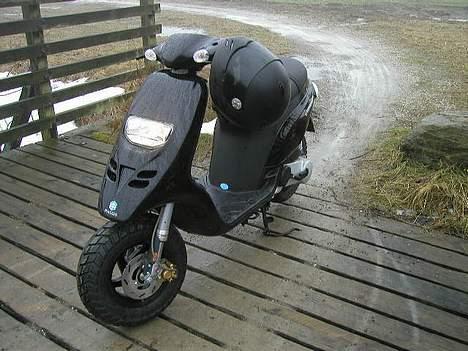 Piaggio Typhoon ..:Stjålet:.. - Fra siden! Den er beskidt :( billede 2