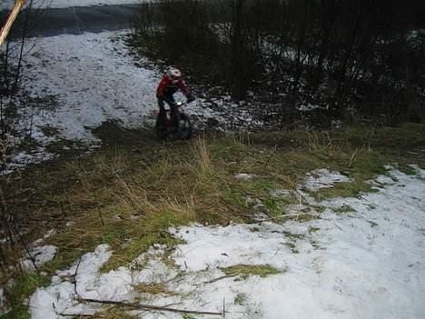 Puch maxi 2-gear - Ja... der er jeg så lige ved at bestige bagsiden af kælkebakken billede 8
