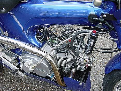 Honda CD50 *Honney* - Dyrk li den motor... fuck den er feeeed, og har en film med den! Den lyder bar nice! =) billede 13