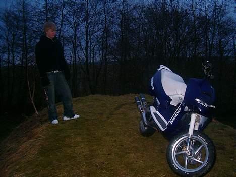 Aprilia Rally / Sr 50/ SOLGT !  - Står jeg med min dejlige rally ;D billede 3