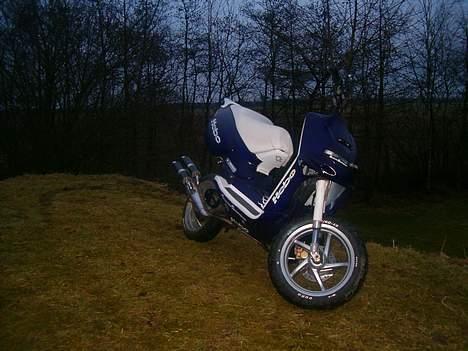 Aprilia Rally / Sr 50/ SOLGT !  - Forfra :) . Regner med måske skal have forskærm malet og sat på .  billede 4