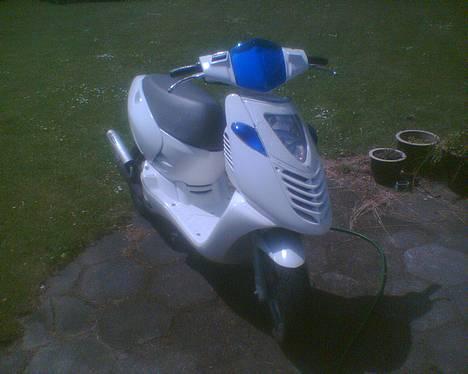 Aprilia sonic *projekt* Solgt - håhå den er blevet lækker..  :D billede 2