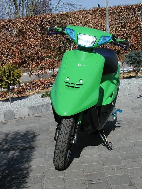Yamaha Jog - Så Stod min jog færdig efter lang tids vinter renovering ;) Mangler dog stadig et par småting. billede 1