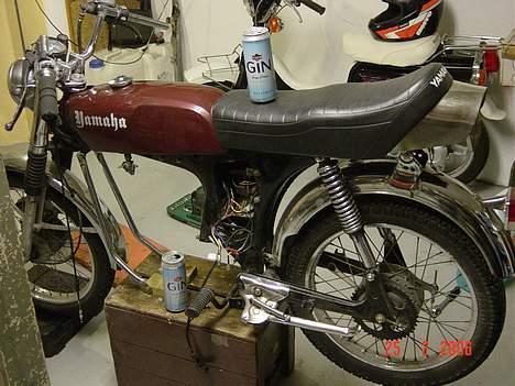 Yamaha Fs1 4g DX FØR - Så blev dyret sat i bur og motoren pillet af. Projektet er i fuld gang. billede 9