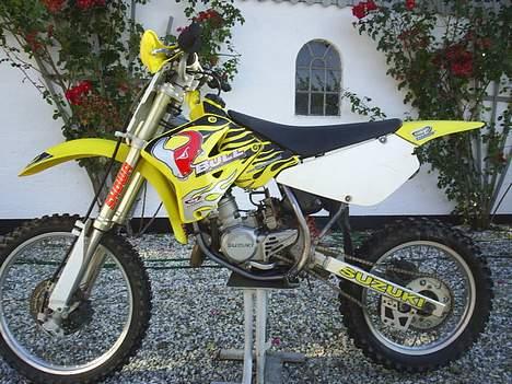 Suzuki RM 85 ( SOLGT ) billede 1