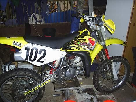 Suzuki RM 85 ( SOLGT ) billede 2