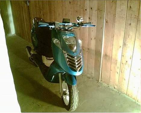 Aprilia sonic(DØD.'(  - knallerten forfra billede 1